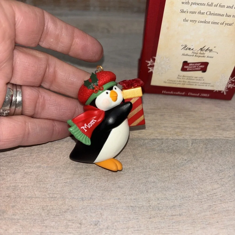 Hallmark‎ Ornament 2003 Mom Penguin Christmas Package Keepsake